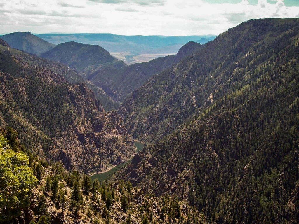 a river between mountains in Black Canyon of the Gunnison